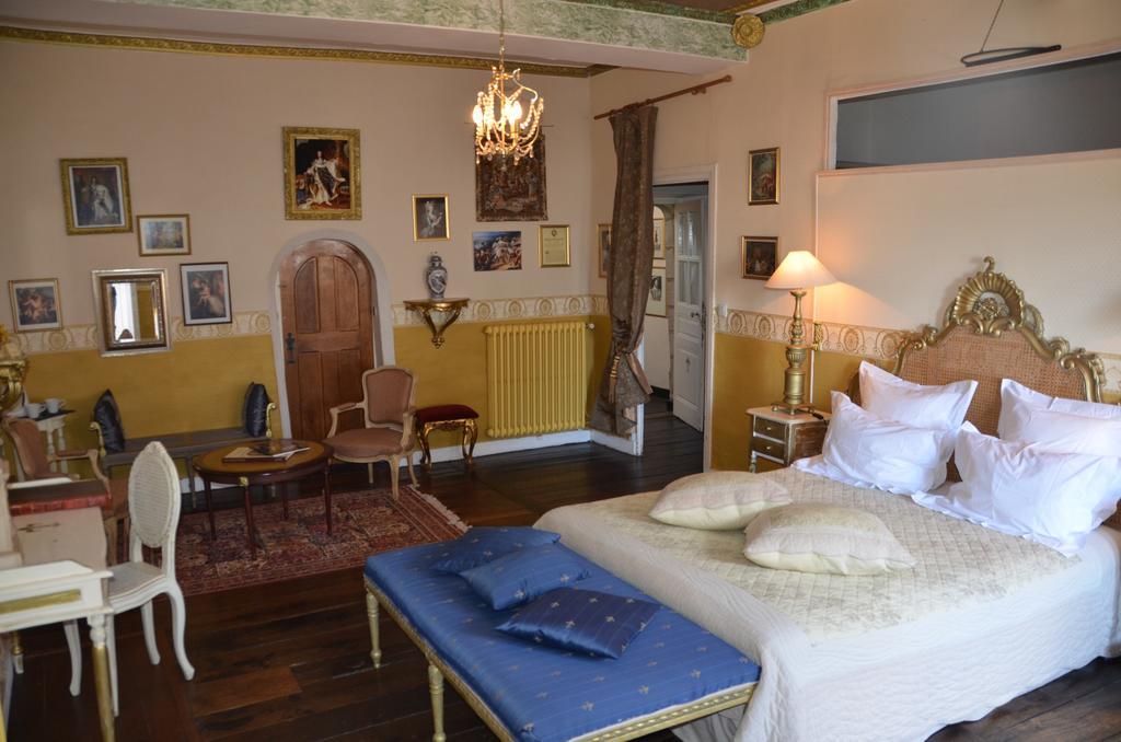 La Tour Du Lion Bed & Breakfast Rochefort-en-Terre Bagian luar foto