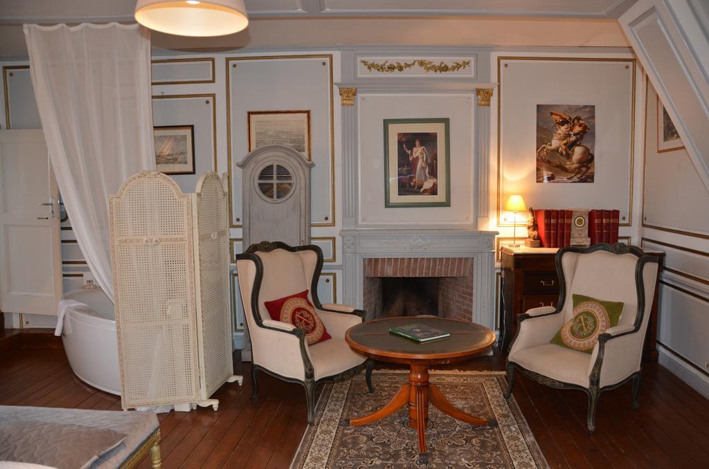 La Tour Du Lion Bed & Breakfast Rochefort-en-Terre Bagian luar foto